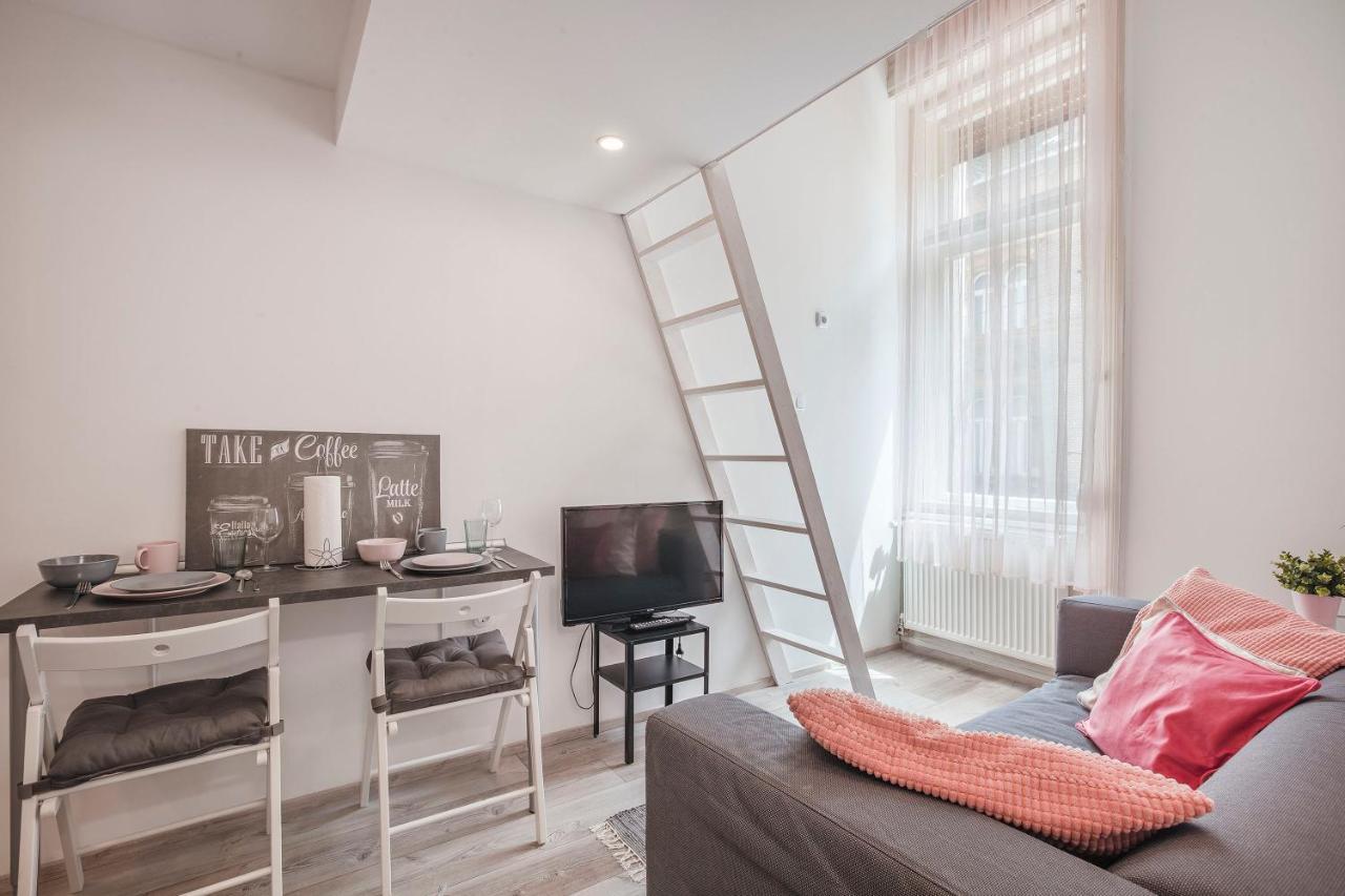 D'Crown Residences Budapest Luaran gambar