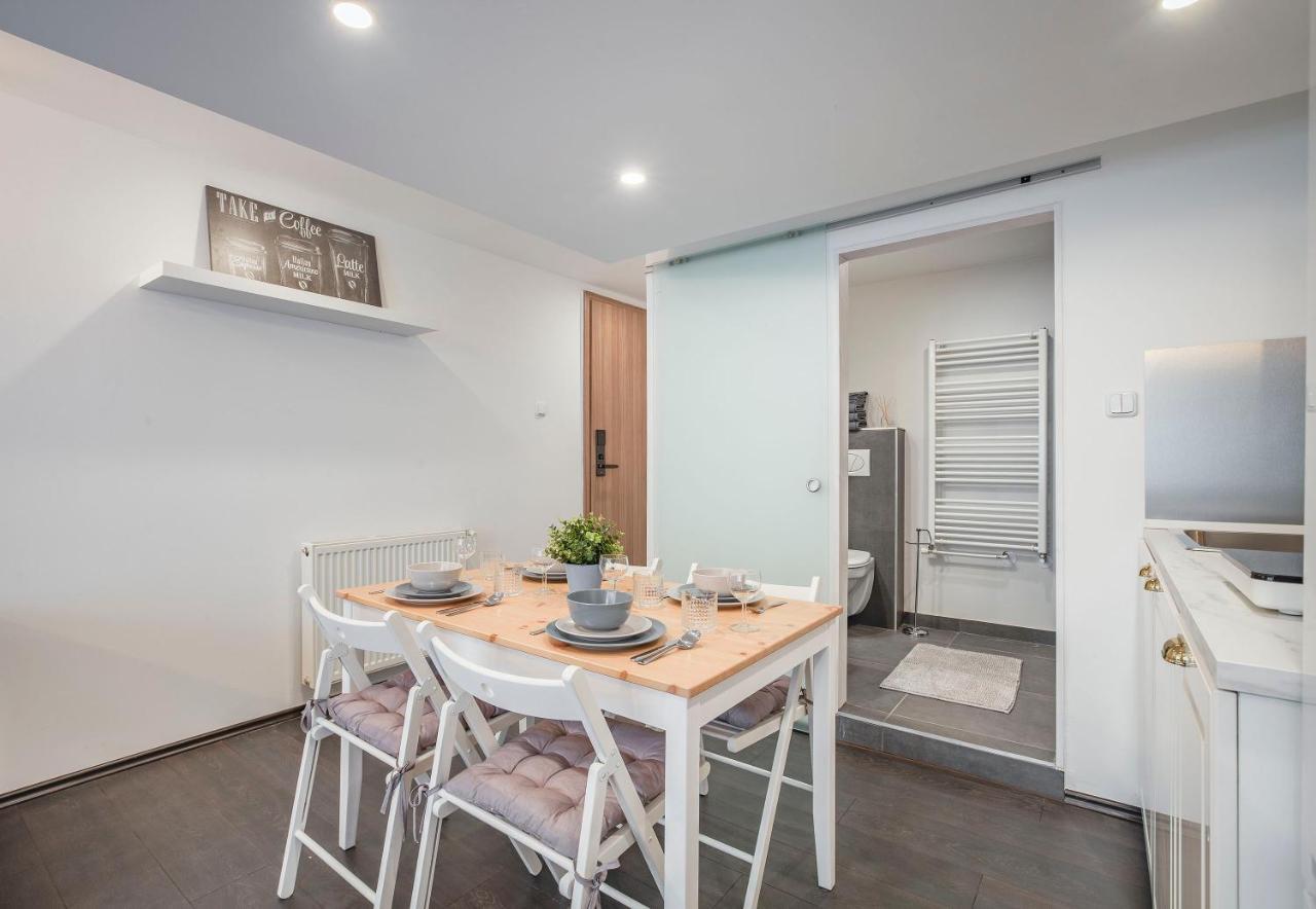 D'Crown Residences Budapest Luaran gambar